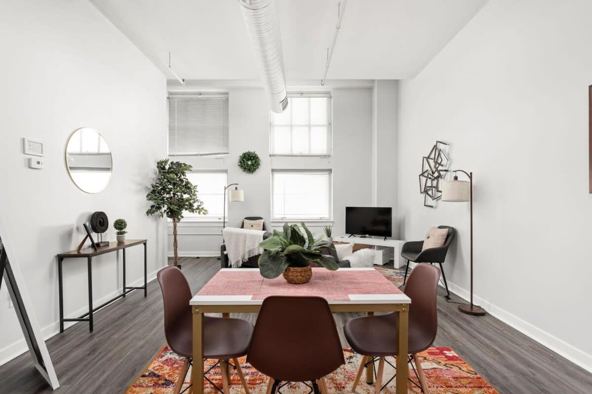 Modern Downtown Apartment 2Br 2Ba By Cozysuites Indianapolis Eksteriør bilde