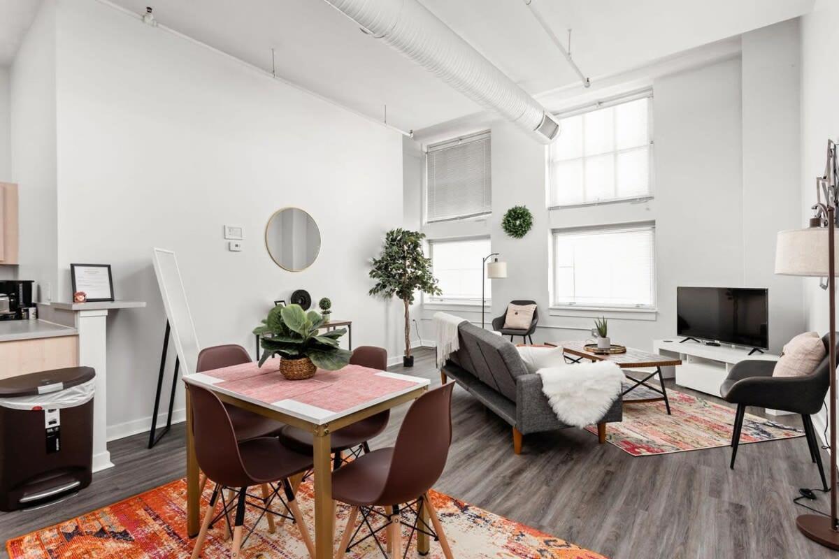 Modern Downtown Apartment 2Br 2Ba By Cozysuites Indianapolis Eksteriør bilde