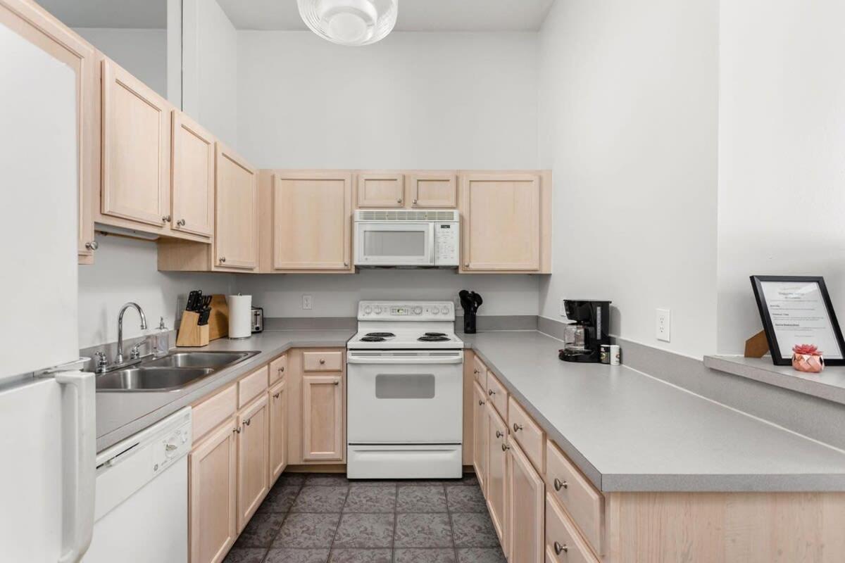 Modern Downtown Apartment 2Br 2Ba By Cozysuites Indianapolis Eksteriør bilde