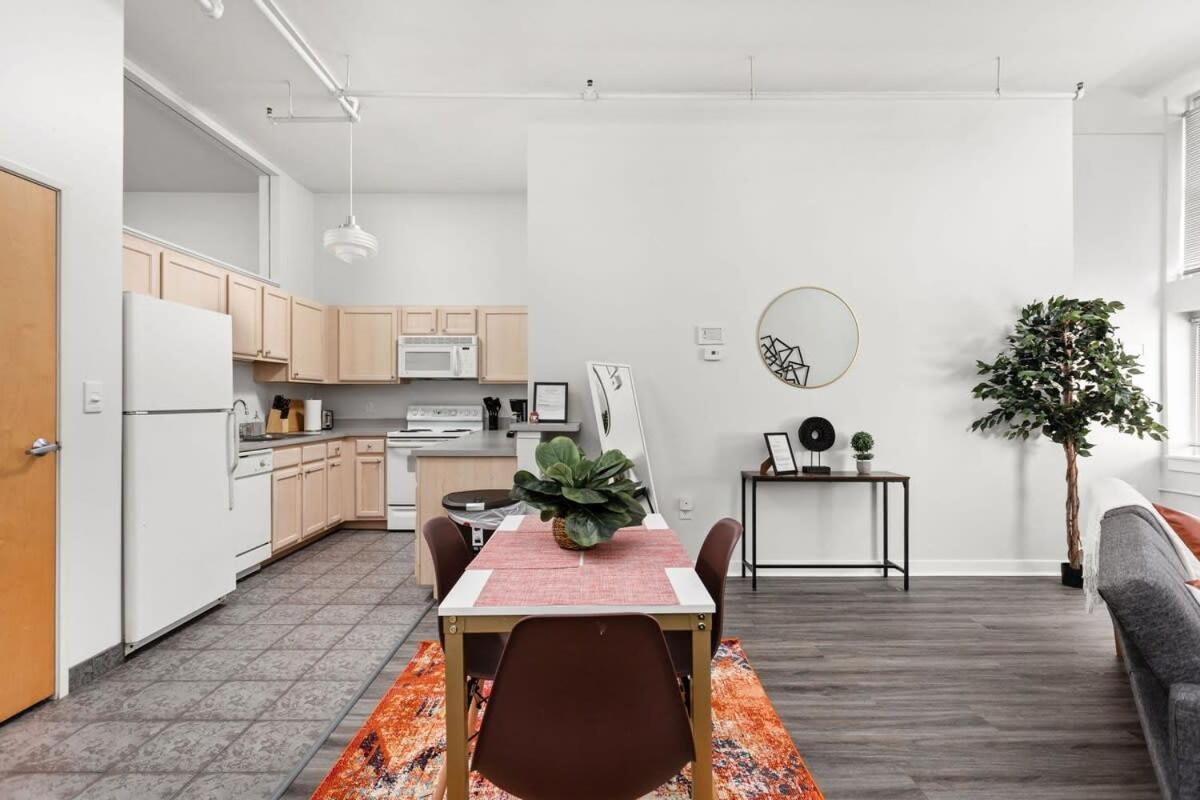Modern Downtown Apartment 2Br 2Ba By Cozysuites Indianapolis Eksteriør bilde