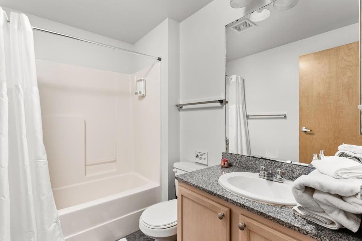 Modern Downtown Apartment 2Br 2Ba By Cozysuites Indianapolis Eksteriør bilde