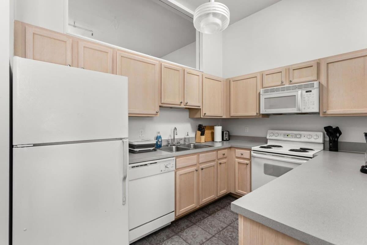 Modern Downtown Apartment 2Br 2Ba By Cozysuites Indianapolis Eksteriør bilde