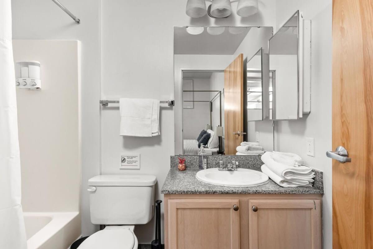 Modern Downtown Apartment 2Br 2Ba By Cozysuites Indianapolis Eksteriør bilde